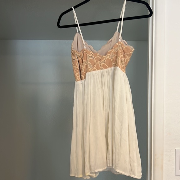 Tularosa Mini Dress with lace - Picture 2 of 3